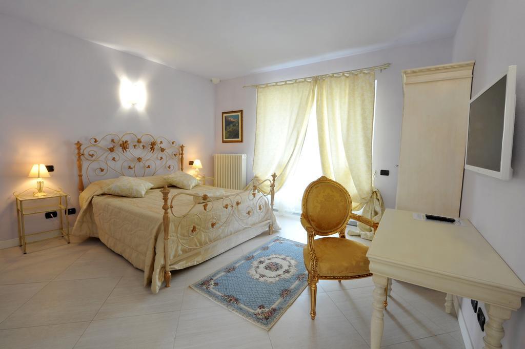 Agriturismo Cascina Varie Castagnito Luaran gambar