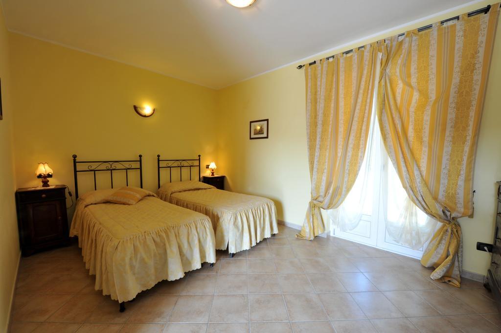 Agriturismo Cascina Varie Castagnito Luaran gambar